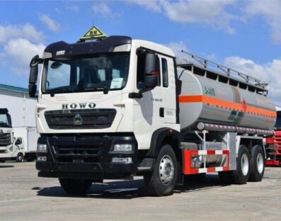 HOWO fuel tanker