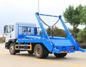 Skiploader garbage truck