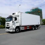 ⁦26-foot refrigerated truck ISUZU⁩ - الصورة ⁦2⁩