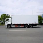 ⁦26-foot refrigerated truck ISUZU⁩ - الصورة ⁦3⁩