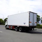 ⁦26-foot refrigerated truck ISUZU⁩ - الصورة ⁦4⁩